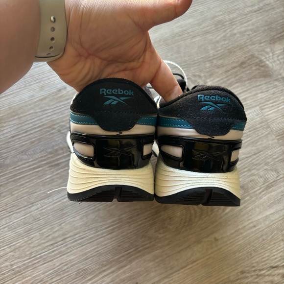 Reeboks - Picture 6 of 10